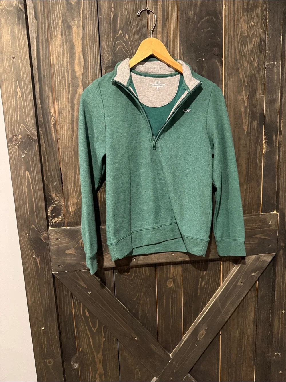 Vineyard Vines Men's Green Quarter-Zip Sweatshirt